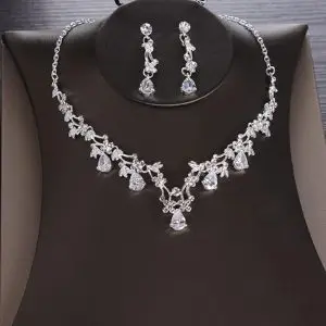 Collar y Pendientes (Modelo: TR 043)